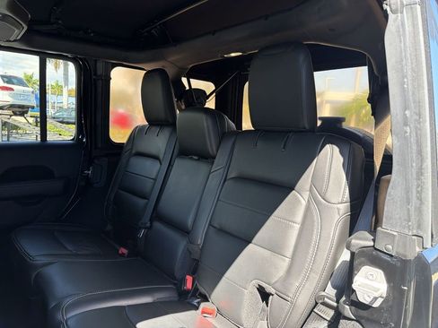 Used 2019 Jeep Wrangler Unlimited Sahara image 26