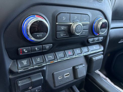 Used 2021 GMC Sierra 2500 SLT w/ SLT Premium Package image 37