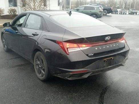 Used 2023 Hyundai Elantra SEL w/ Preferred Accessory Package image 5