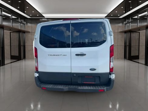 Used 2017 Ford Transit 250 130 Low Roof RWD image 4
