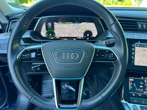 Used 2022 Audi e-tron Premium w/ Convenience Plus Package AWD/4WD image 32