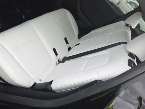 Used 2023 Tesla Model Y AWD image 7