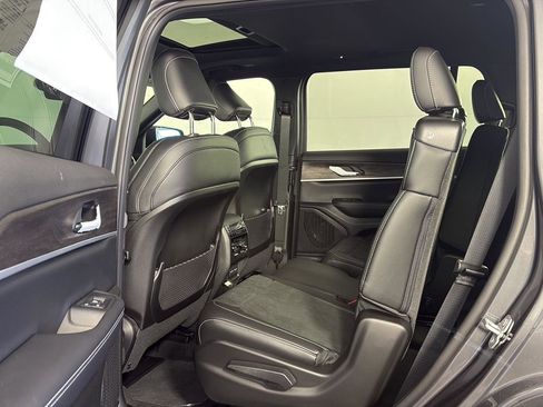 New 2026 Jeep Grand Cherokee L 4WD image 9