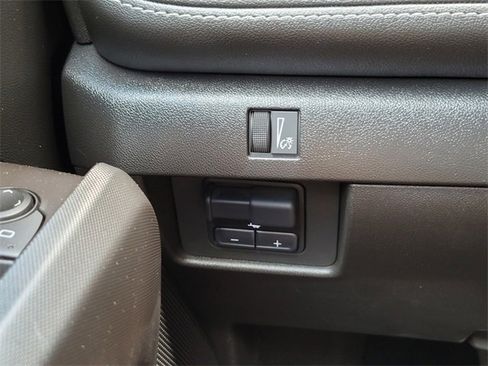 Used 2024 Chevrolet Colorado LT w/ LT Convenience Package image 37