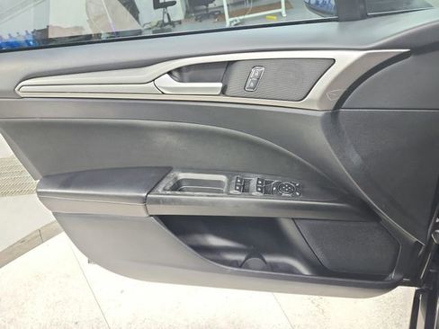 Used 2018 Ford Fusion SE image 30