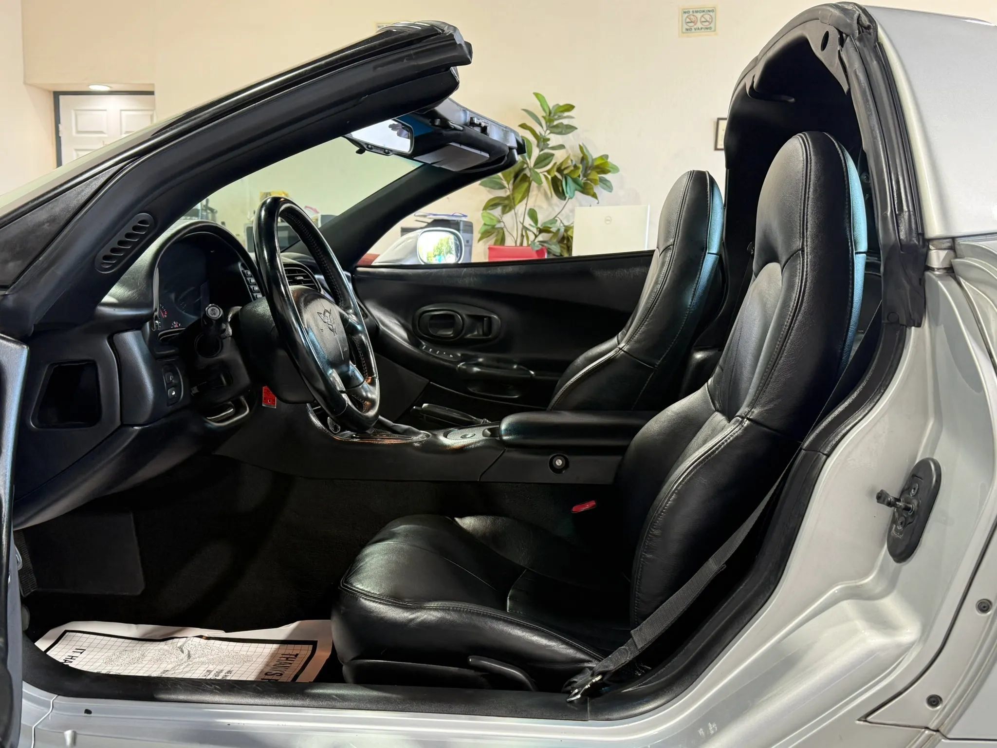 Used 1998 Chevrolet Corvette Coupe RWD image 13