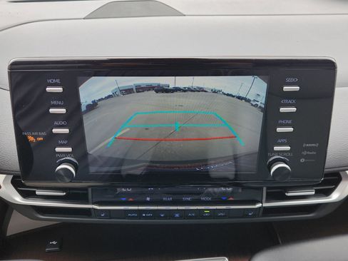 Used 2023 Toyota Sienna XLE FWD image 21