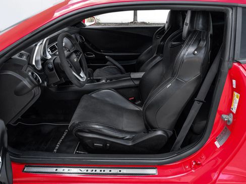 Used 2015 Chevrolet Camaro SS w/ SS Performance Package RWD image 18