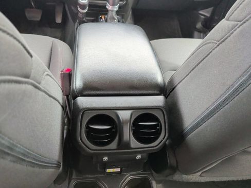 Used 2023 Jeep Gladiator Sport AWD/4WD image 38