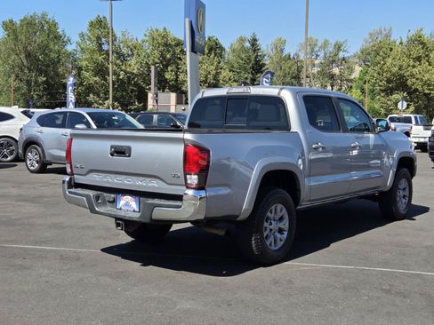 Used 2019 Toyota Tacoma SR5 AWD/4WD image 5