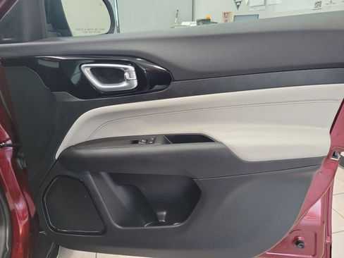 Used 2022 Jeep Compass Limited image 22