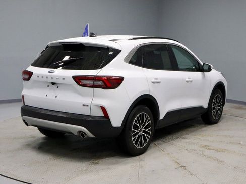 Certified 2023 Ford Escape SE image 12