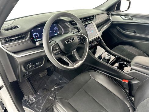 Used 2023 Jeep Grand Cherokee Altitude image 9