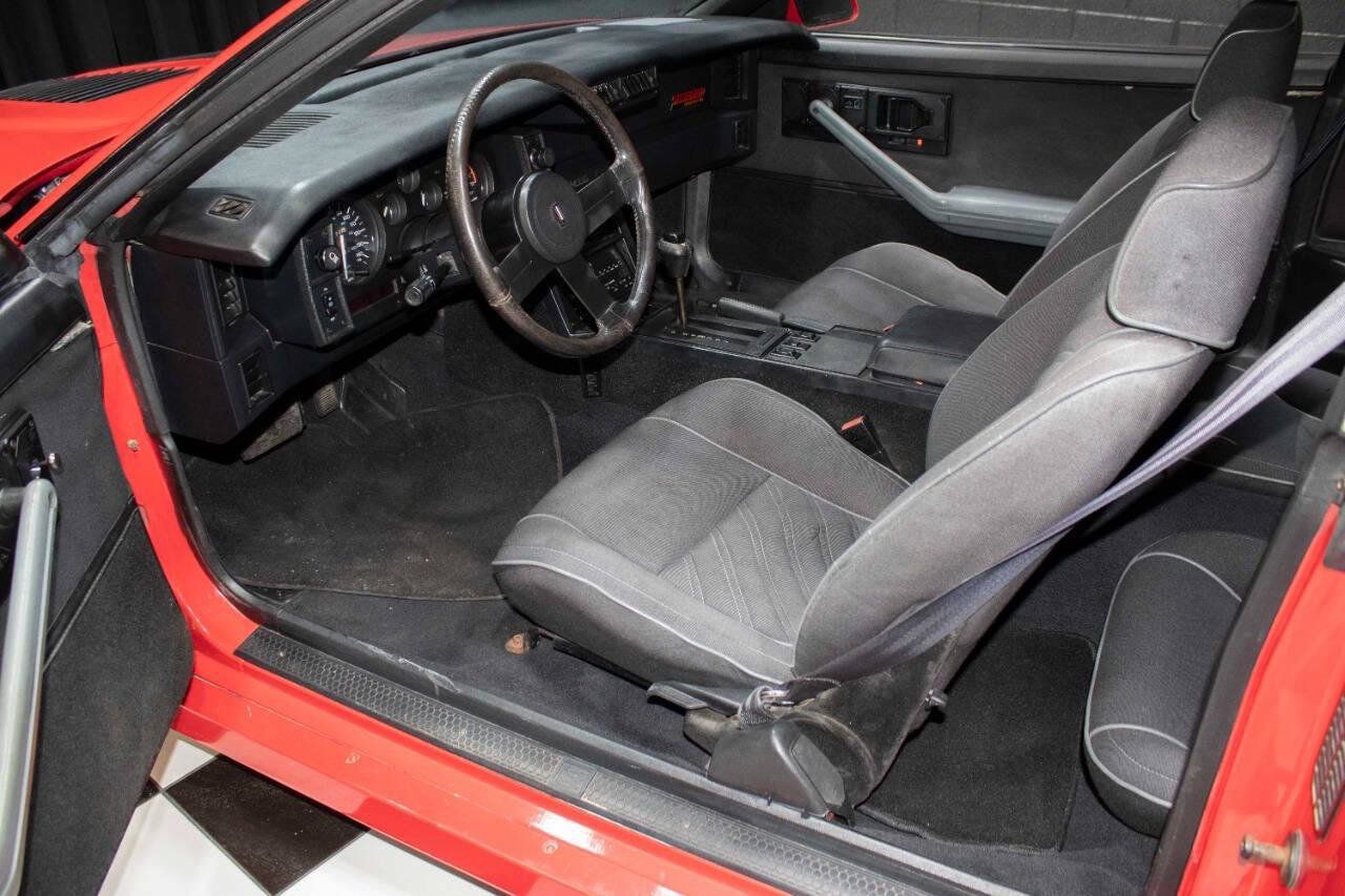 Used 1987 Chevrolet Camaro Z28 RWD image 2