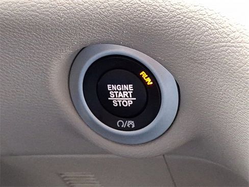 Used 2024 Chrysler Pacifica Touring-L image 23