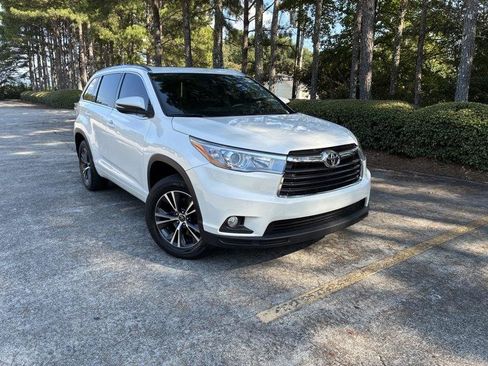 Used 2016 Toyota Highlander XLE FWD image 1