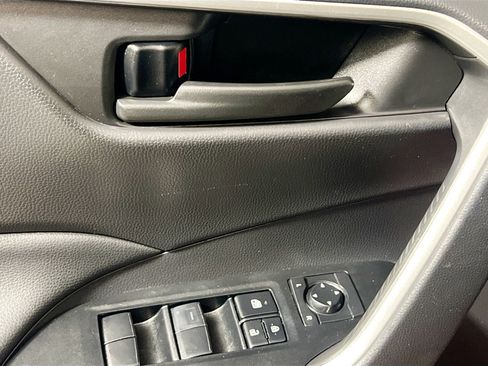 Used 2021 Toyota RAV4 LE image 16