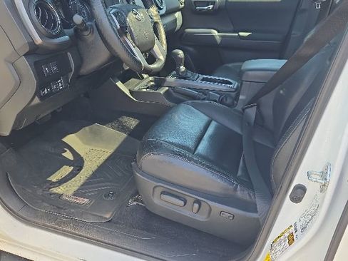 Used 2022 Toyota Tacoma TRD Sport w/ TRD Premium Sport Package AWD/4WD image 12