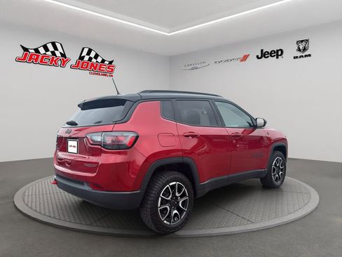Used 2025 Jeep Compass Trailhawk w/ Trailhawk Elite Group AWD/4WD image 11
