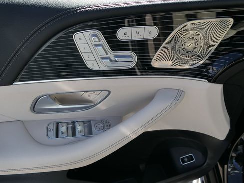 Used 2024 Mercedes-Benz GLS 580 4MATIC image 18