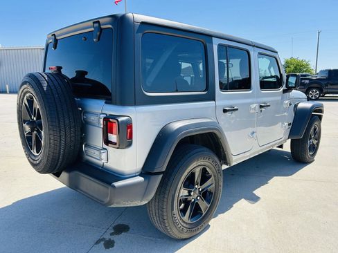 Used 2022 Jeep Wrangler Unlimited Sport AWD/4WD image 33