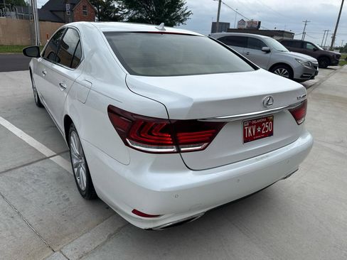 Used 2013 Lexus LS 460 w/ Comfort Pkg RWD image 15