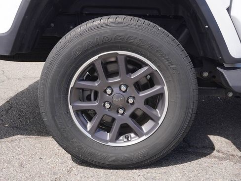 Used 2023 Jeep Gladiator Overland AWD/4WD image 16