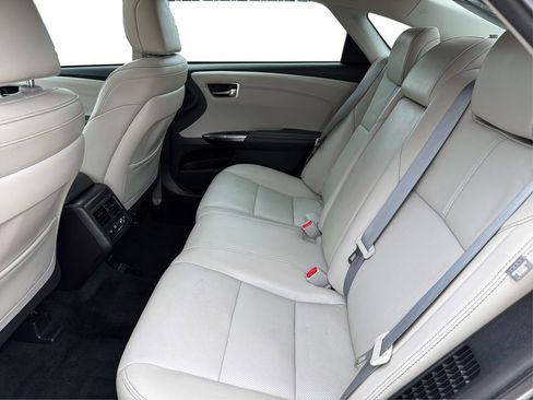 Used 2018 Toyota Avalon Limited image 11