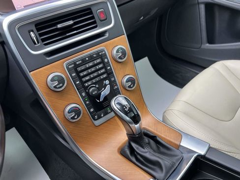 Used 2018 Volvo S60 T5 Inscription Platinum image 24