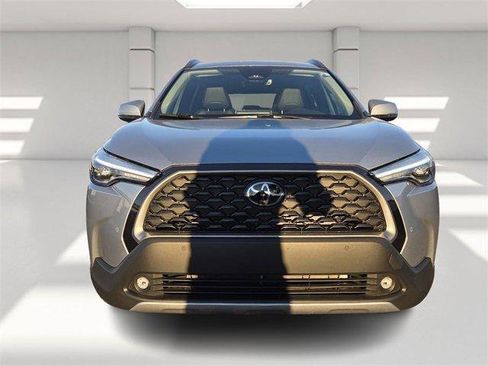 Used 2023 Toyota Corolla Cross XLE image 8