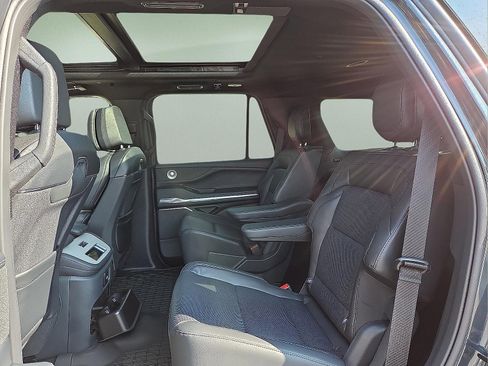 New 2025 Lincoln Navigator Reserve w/ Jet Appearance Package image 10