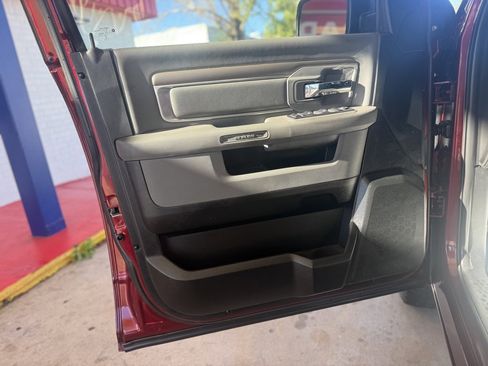 Used 2018 RAM 1500 Classic SLT image 13