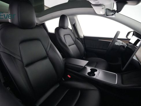 Used 2024 Tesla Model Y Long Range AWD/4WD image 23