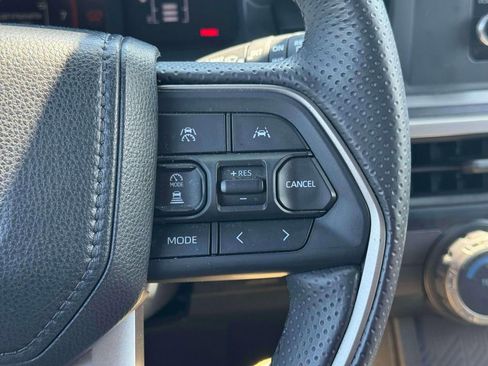 Used 2025 Toyota 4Runner SR5 AWD/4WD image 25