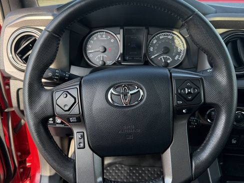 Used 2017 Toyota Tacoma TRD Sport w/ Premium & Technology Package AWD/4WD image 17