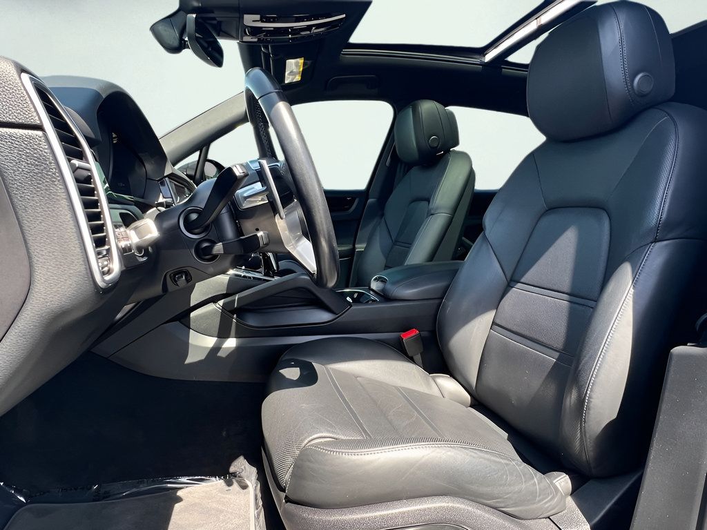 Used 2021 Porsche Cayenne AWD/4WD image 44