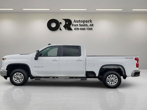 Used 2025 Chevrolet Silverado 2500 LT w/ Convenience Package AWD/4WD image 3