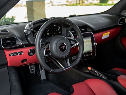 Used 2025 McLaren Artura Spider image 17