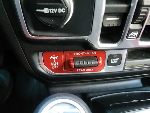 Used 2018 Jeep Wrangler Unlimited Rubicon w/ Dual Top Group AWD/4WD image 18