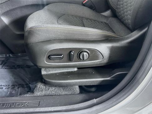 Used 2020 Chevrolet Equinox LT FWD image 20