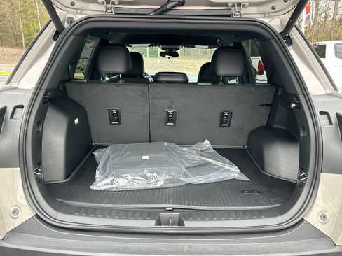 Used 2026 GMC Terrain Elevation w/ Elevation Premium Package FWD image 16