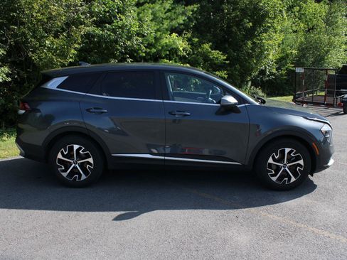 Used 2023 Kia Sportage EX FWD image 4