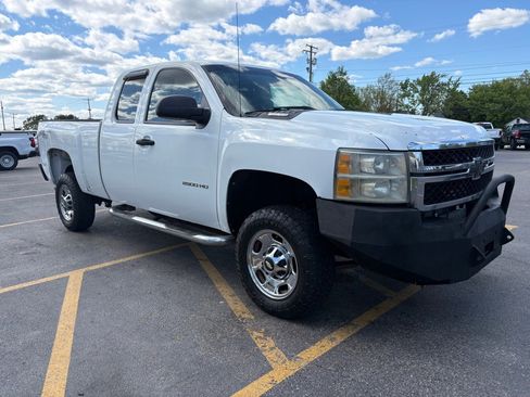 Used 2011 Chevrolet Silverado 2500 W/T AWD/4WD image 4