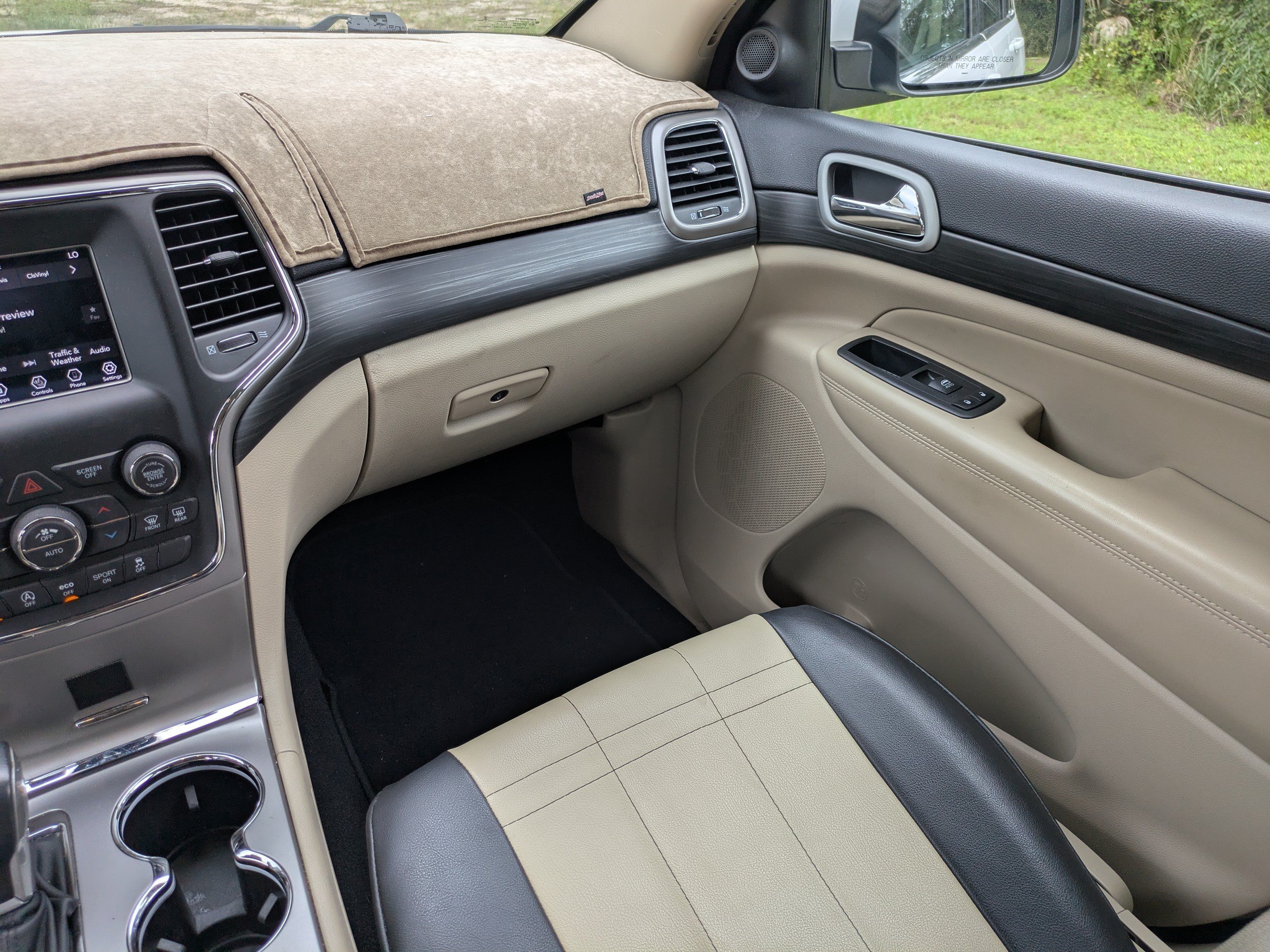 Used 2021 Jeep Grand Cherokee Laredo w/ Security & Convenience Group AWD/4WD image 16