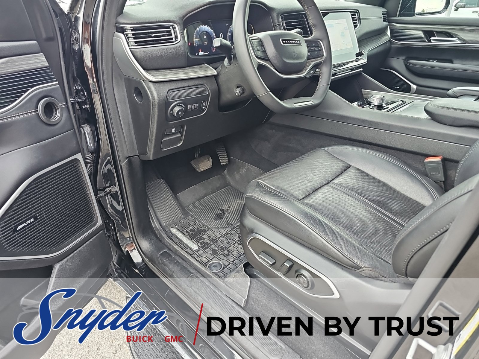 Used 2024 Jeep Wagoneer L Series II w/ Flexible Seating Group AWD/4WD image 12