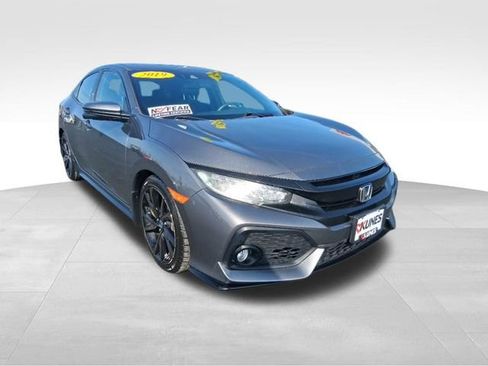 Used 2019 Honda Civic Sport Touring image 4