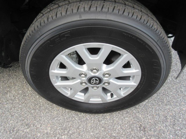 Used 2025 Toyota Tacoma SR5 AWD/4WD image 13