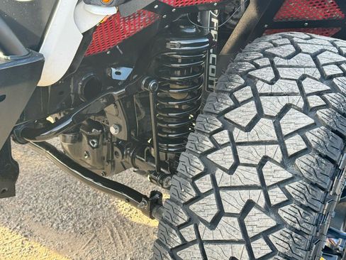 Used 2018 Jeep Wrangler Unlimited Rubicon image 13