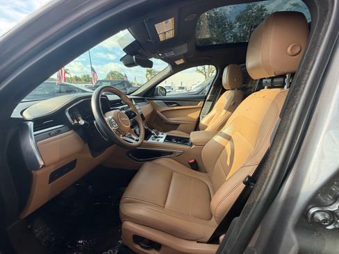 Used 2023 Jaguar F-PACE S AWD/4WD image 8