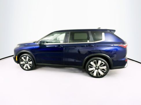Used 2025 Mitsubishi Outlander SE image 4